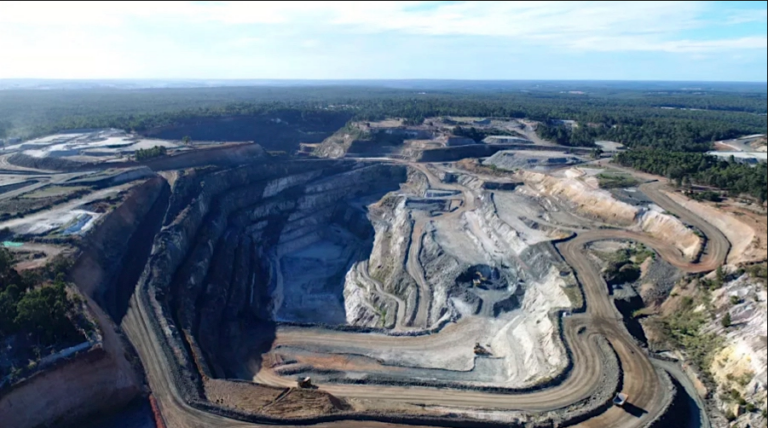 Γαλλική «πολιορκία» στη Χιλή για το λίθιο