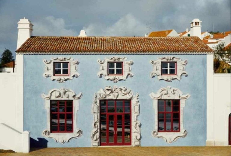 To πρώτο ξενοδοχείο του Christian Louboutin στην Πορτογαλία (pics)