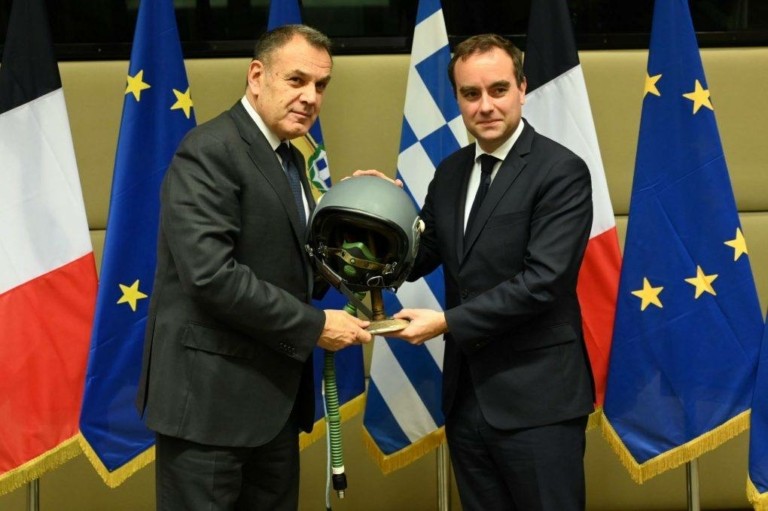 Στην Τανάγρα για τα Rafale ο υπουργός Άμυνας με τον Γάλλο ομόλογό του (pic)