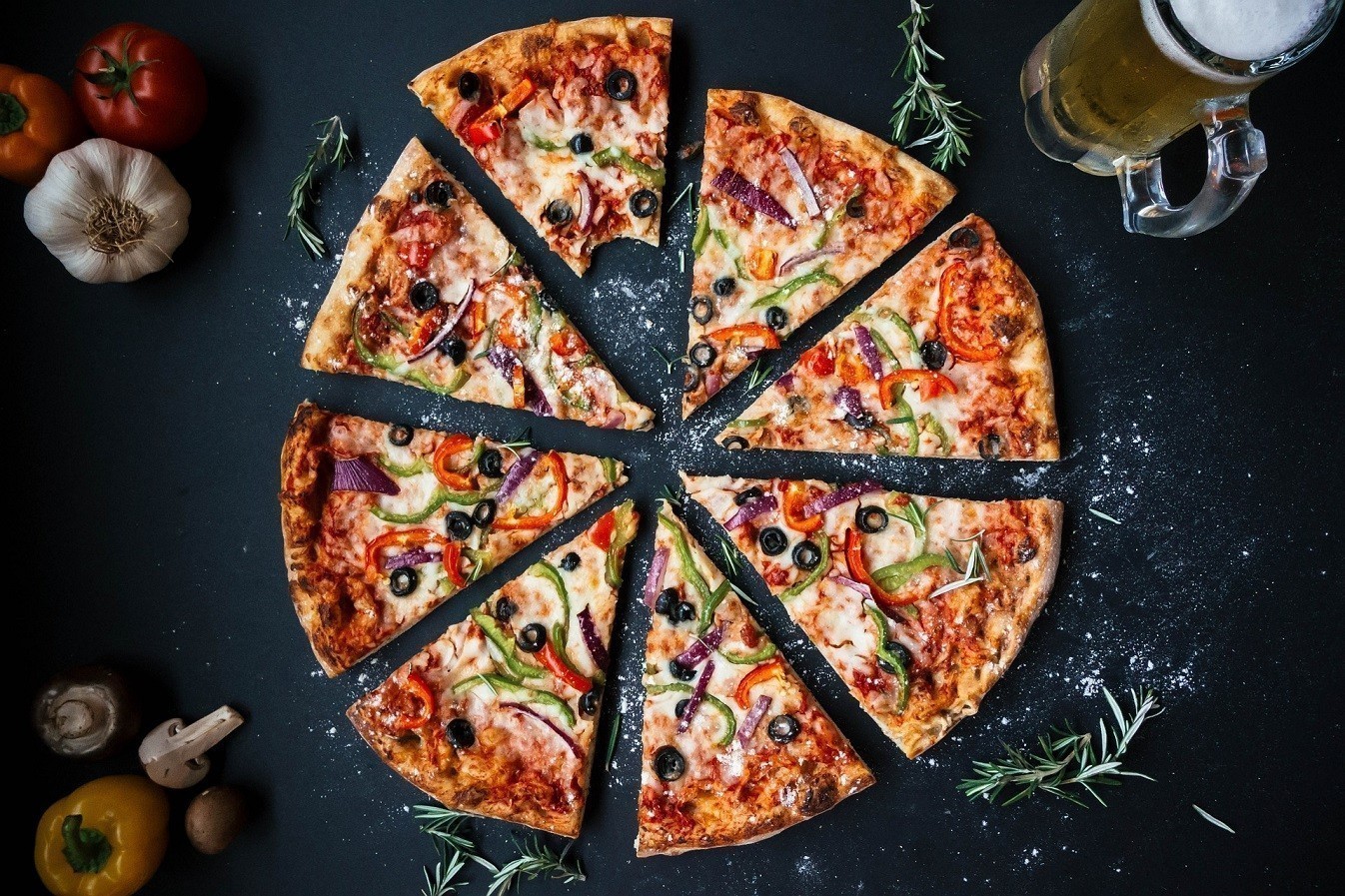 Bloomberg: Στα ύψη οι τιμές σε Ιταλία και Γαλλία για πίτσα και κόκορα κρασάτο