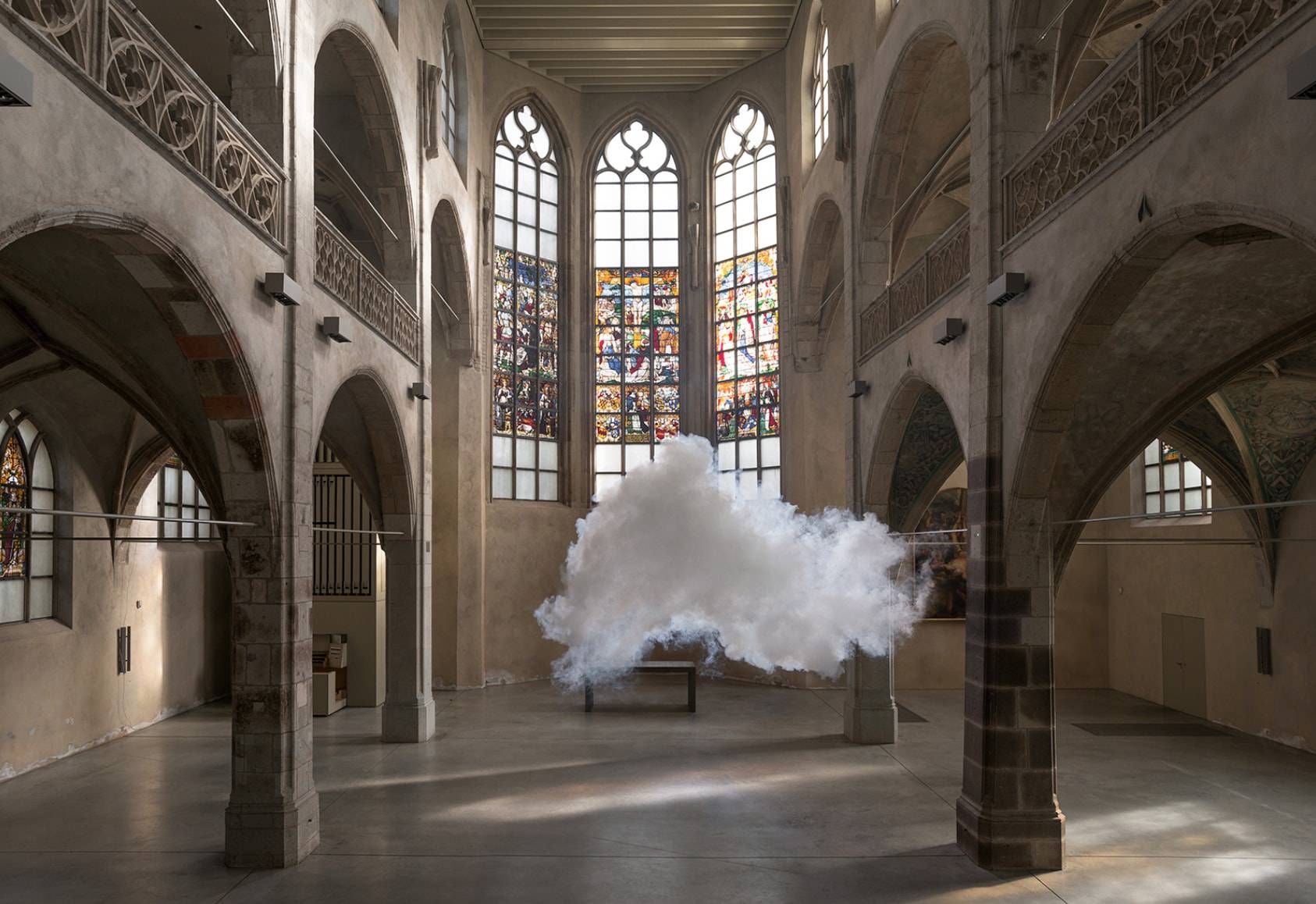 Πώς ένας επίμονος καλλιτέχνης δημιουργεί τέλεια σύννεφα και τα εκθέτει για λίγα δευτερόλεπτα