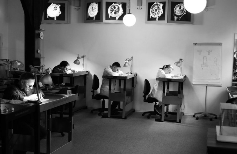 Τα χειροποίητα ρολόγια που αποκτούν φανατικούς φίλους για την τιμή τους