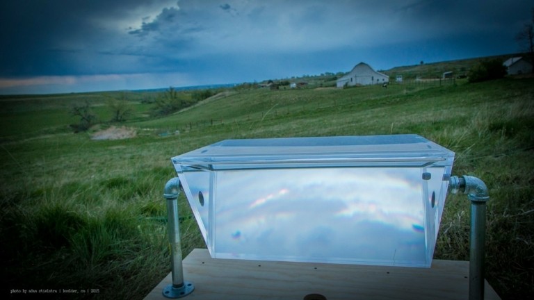 Πώς ένας επίμονος καλλιτέχνης δημιουργεί τέλεια σύννεφα και τα εκθέτει για λίγα δευτερόλεπτα