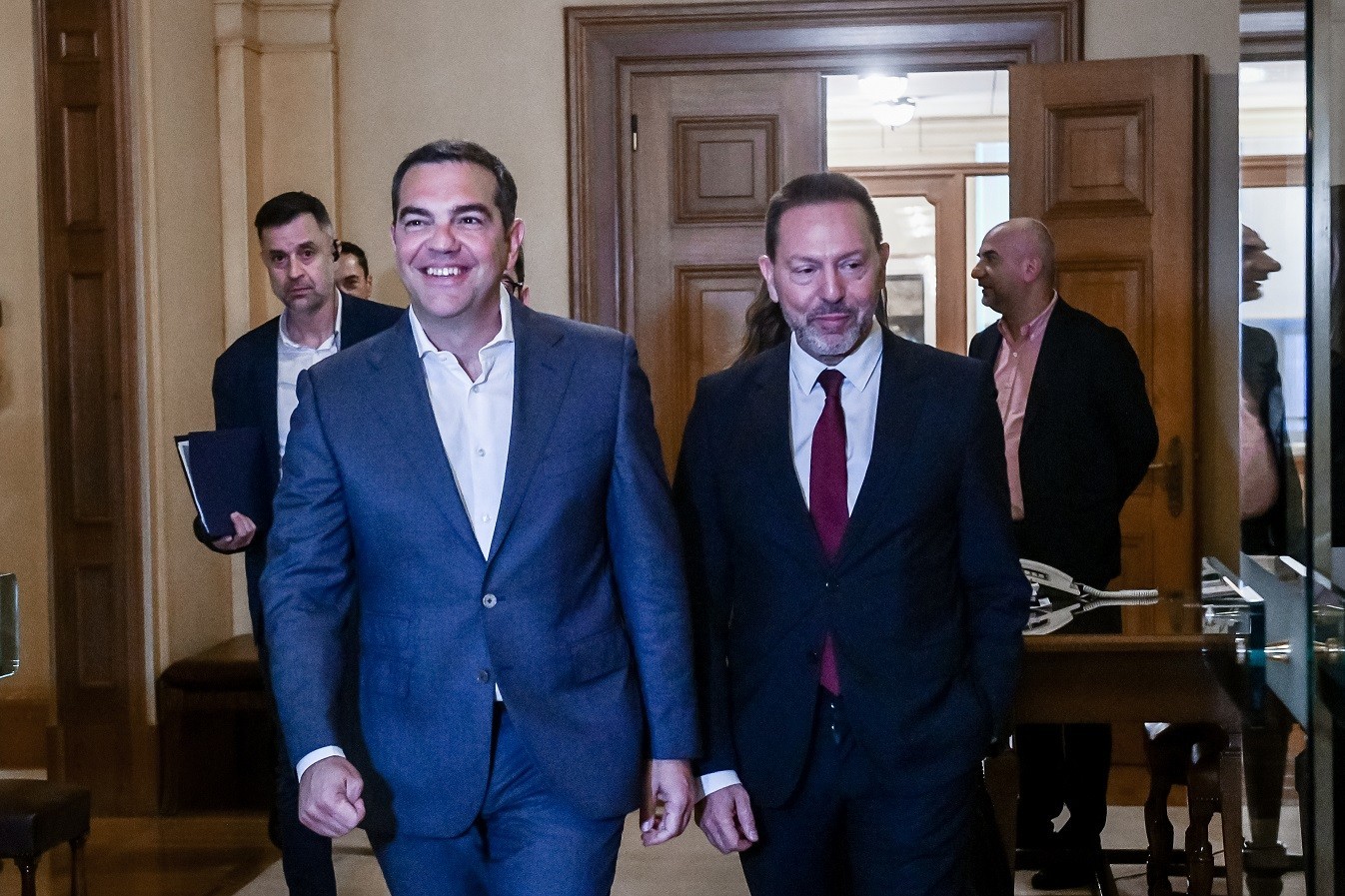 Τσίπρας μετά τη συνάντηση με Στουρνάρα: Έχουμε σχέδιο για την προστασία της πρώτης κατοικίας (vid)