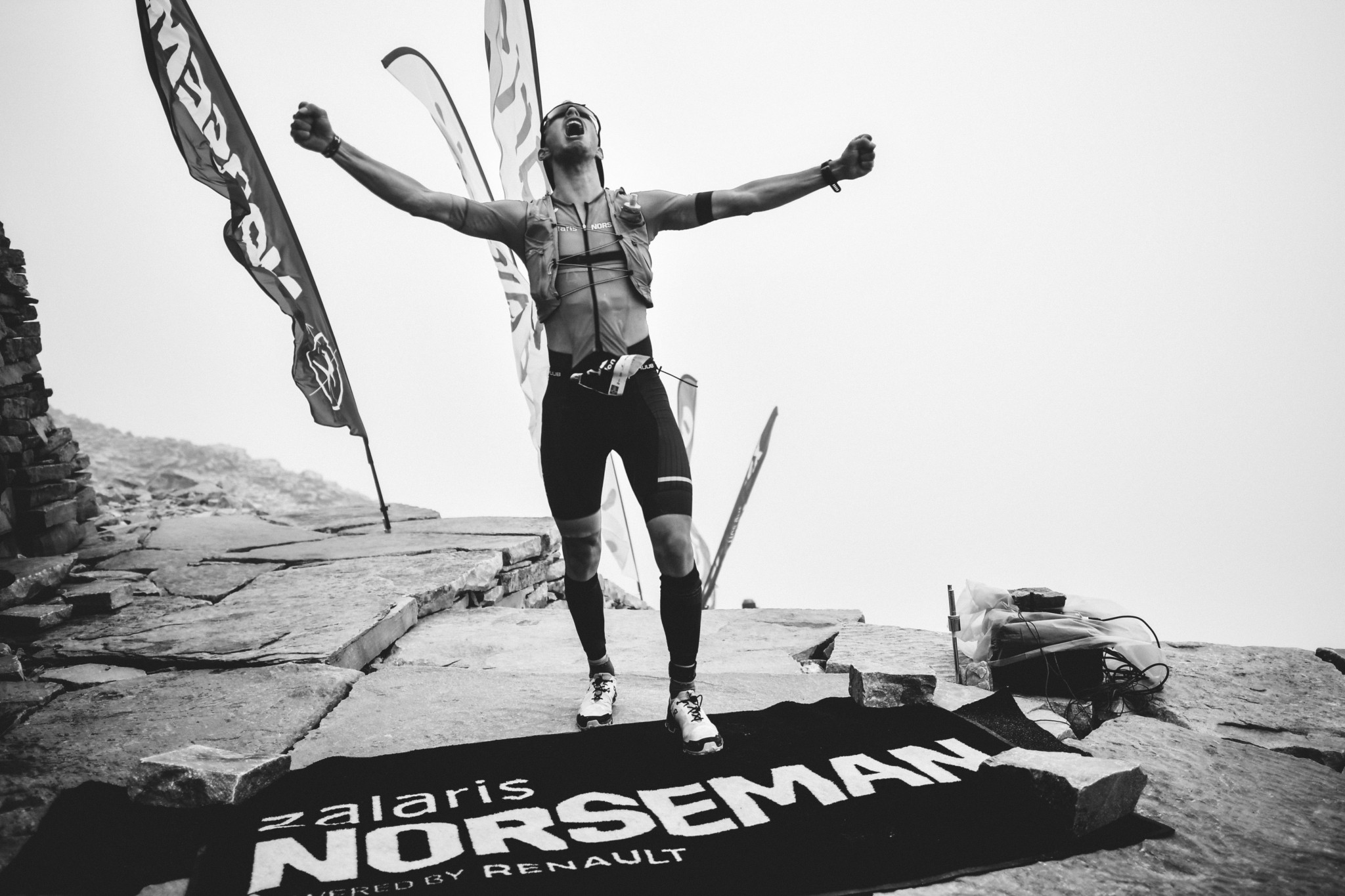 Αυτός είναι ο πιο δύσκολος αγώνας αντοχής στον κόσμο και είναι μόνο για 290 άτομα – Ενα τρίαθλο στόχος ζωής