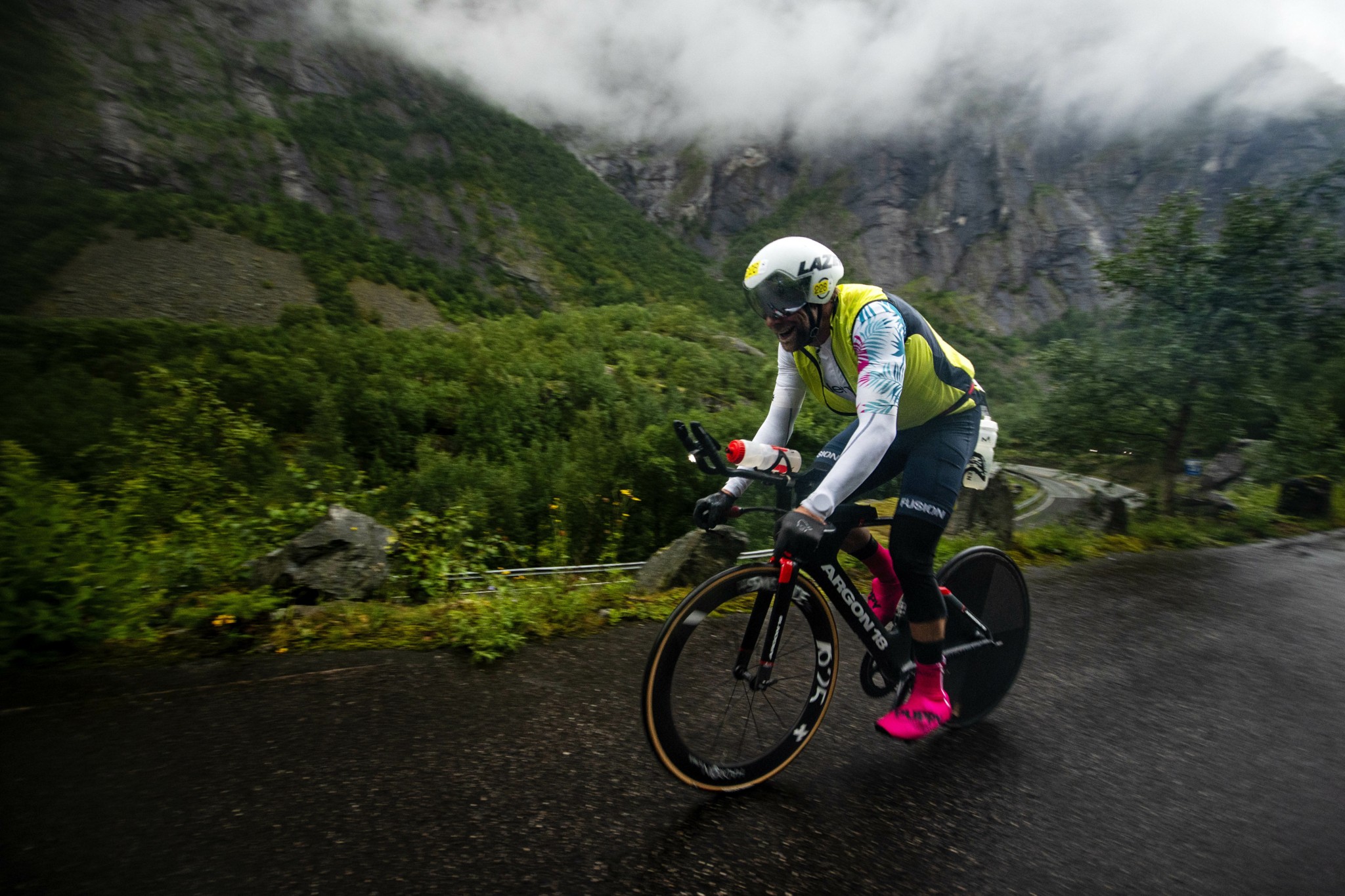 Αυτός είναι ο πιο δύσκολος αγώνας αντοχής στον κόσμο και είναι μόνο για 290 άτομα – Ενα τρίαθλο στόχος ζωής