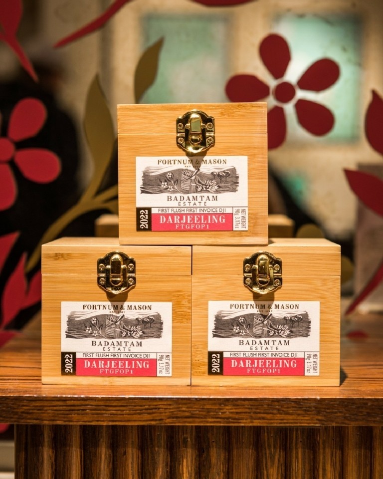 Fortnum & Mason: Μέσα στο θρυλικό ντελικατέσεν πολυτελείας του Λονδίνου με την ιστορία 300 ετών