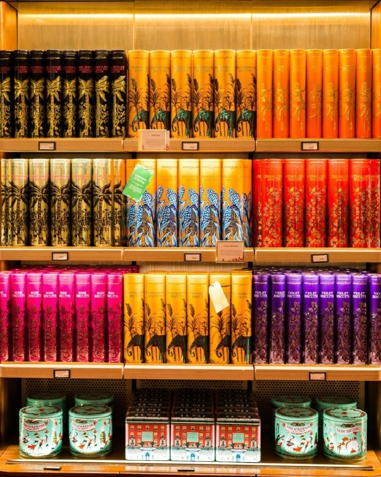 Fortnum & Mason: Μέσα στο θρυλικό ντελικατέσεν πολυτελείας του Λονδίνου με την ιστορία 300 ετών