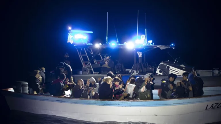 ΗΠΑ – Καλιφόρνια: Τουλάχιστον 8 νεκροί από ανατροπή δύο πλοιαρίων ανοιχτά του Σαν Ντιέγκο