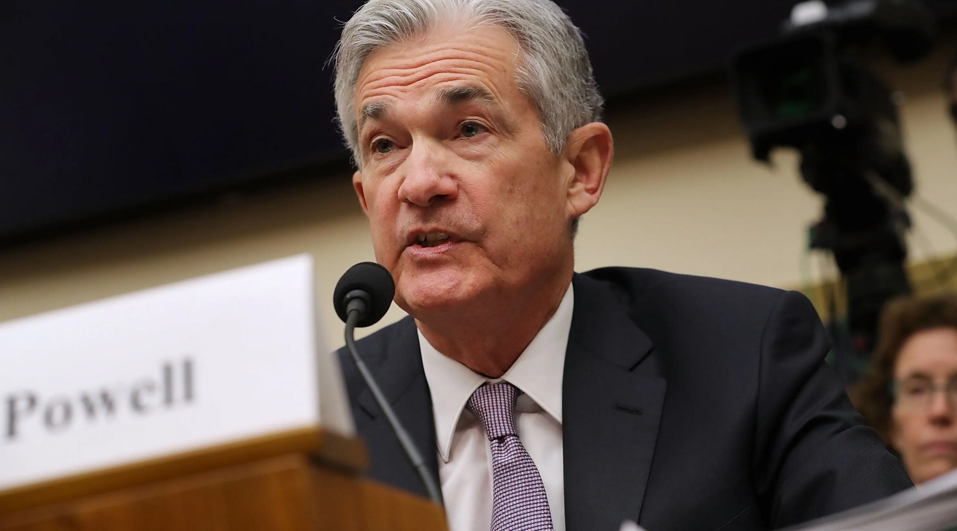 Μεταξύ Βόλκερ και Μπερνάνκι ο Πάουελ – Το διττό πρόβλημα του πληθωρισμού και της τραπεζικής κρίσης (πίνακες)