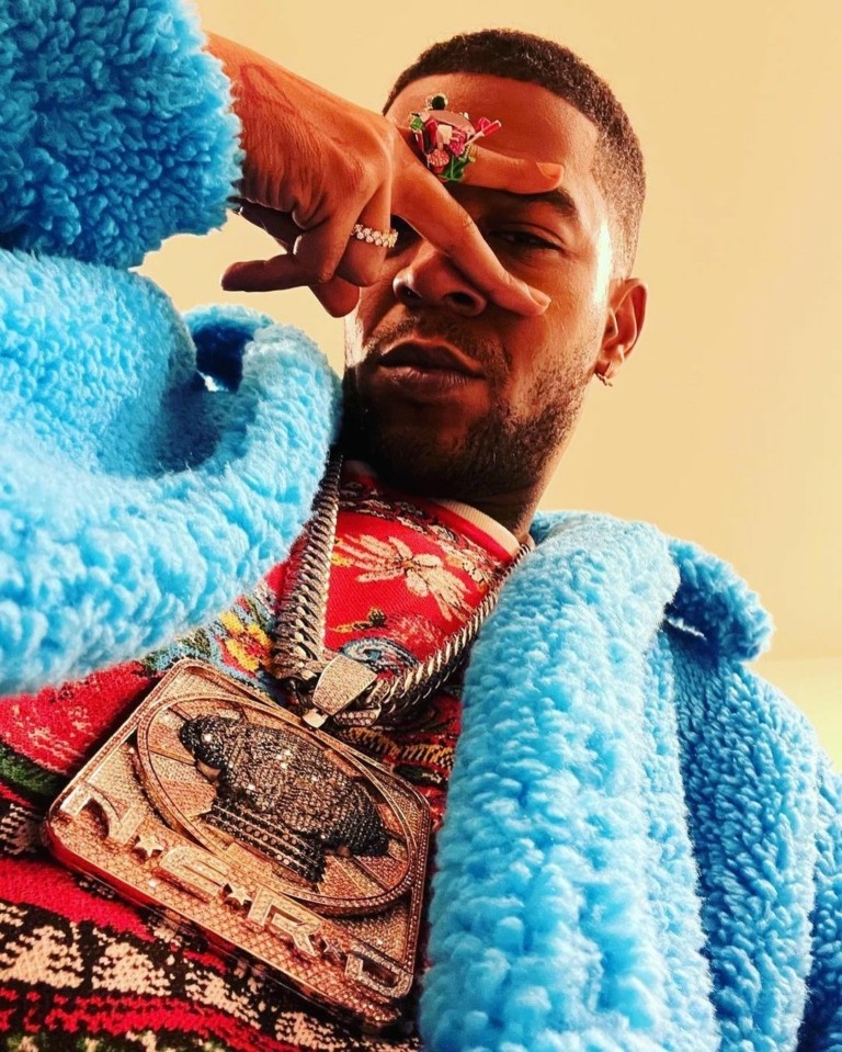 Χρυσές αλυσίδες, σκέιτμπορντ και ένα παλιό Casio στη δημοπρασία προσωπικών αντικειμένων του Pharell Williams με αγοραστές Kim Kardashian και Drake