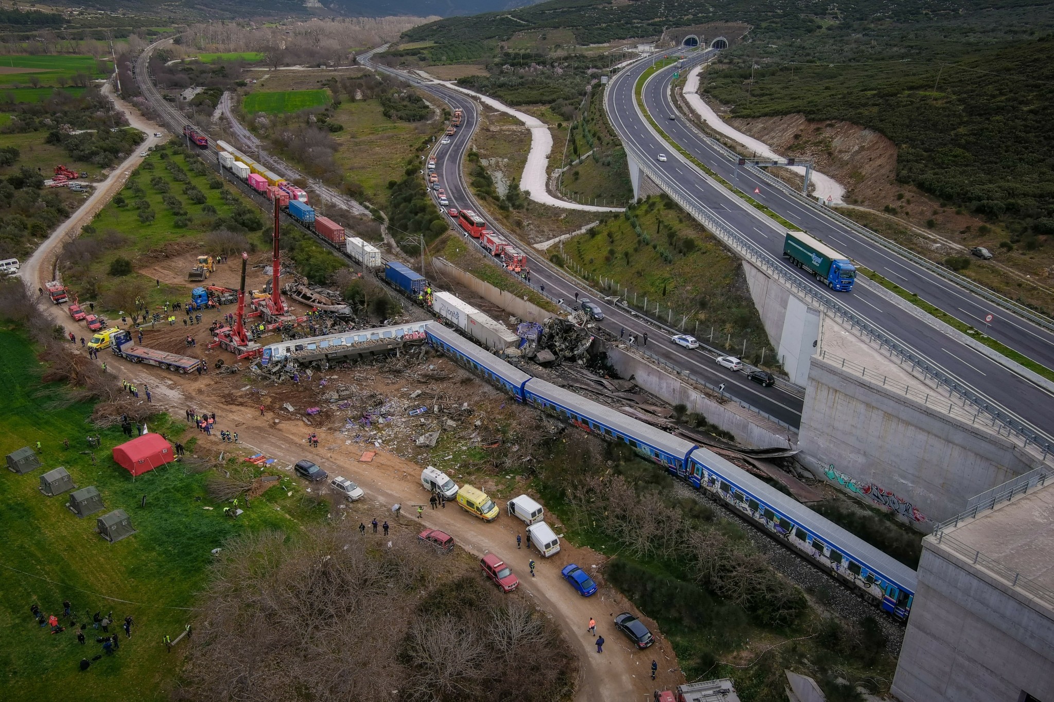 Τέμπη: Τραγωδία με δίδυμες φοιτήτριες και την ξαδέρφη τους