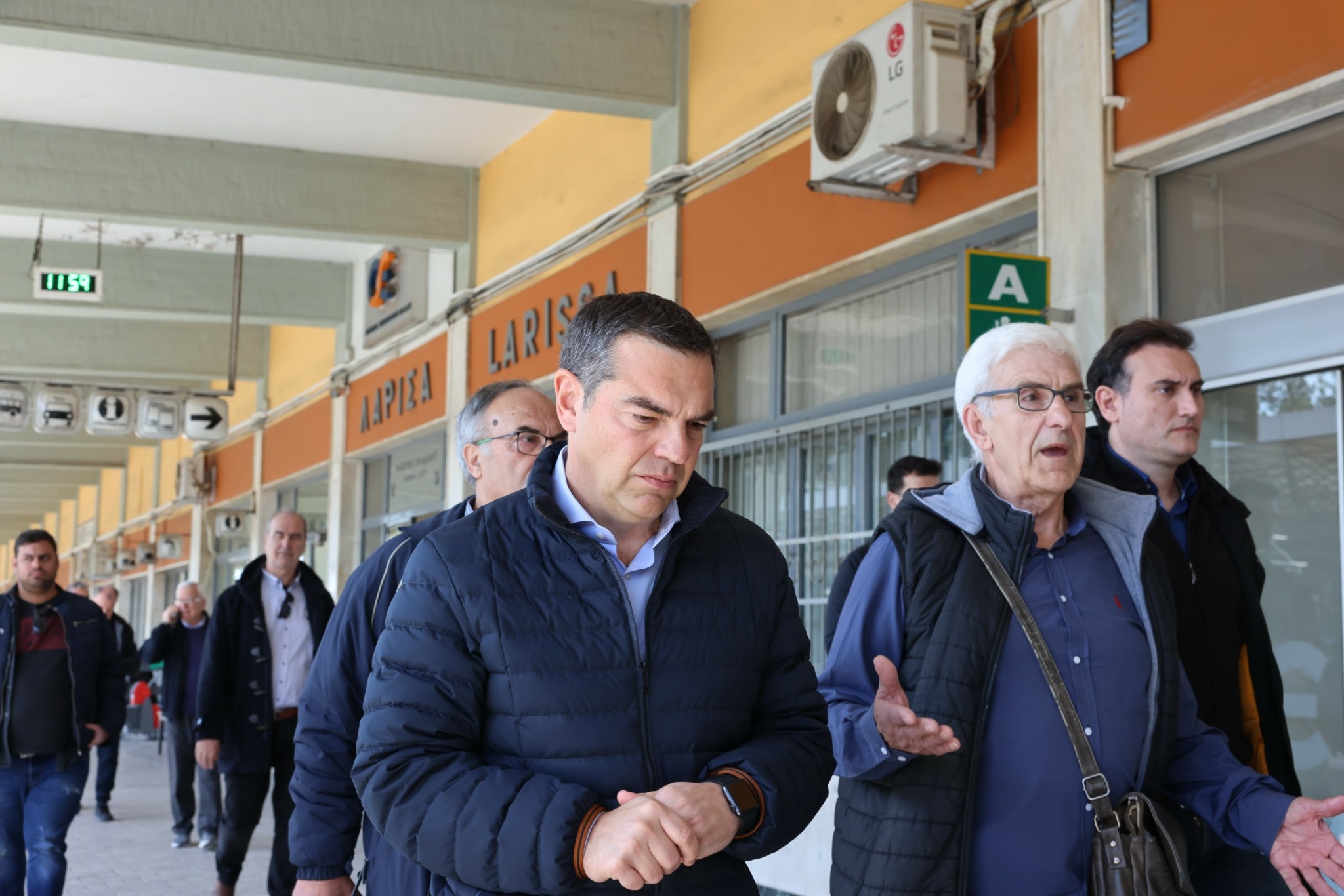 Τσίπρας: «Γιατί 20 μέρες λένε ψέματα πως λειτουργούσε το Κέντρο Τηλεδιοίκησης Λάρισας, που είναι γιαπί από το καλοκαίρι του ’19;»