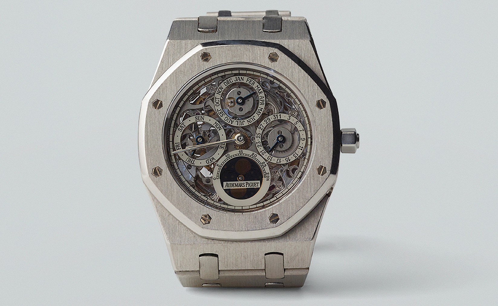 Χρυσές αλυσίδες, σκέιτμπορντ και ένα παλιό Casio στη δημοπρασία προσωπικών αντικειμένων του Pharell Williams με αγοραστές Kim Kardashian και Drake