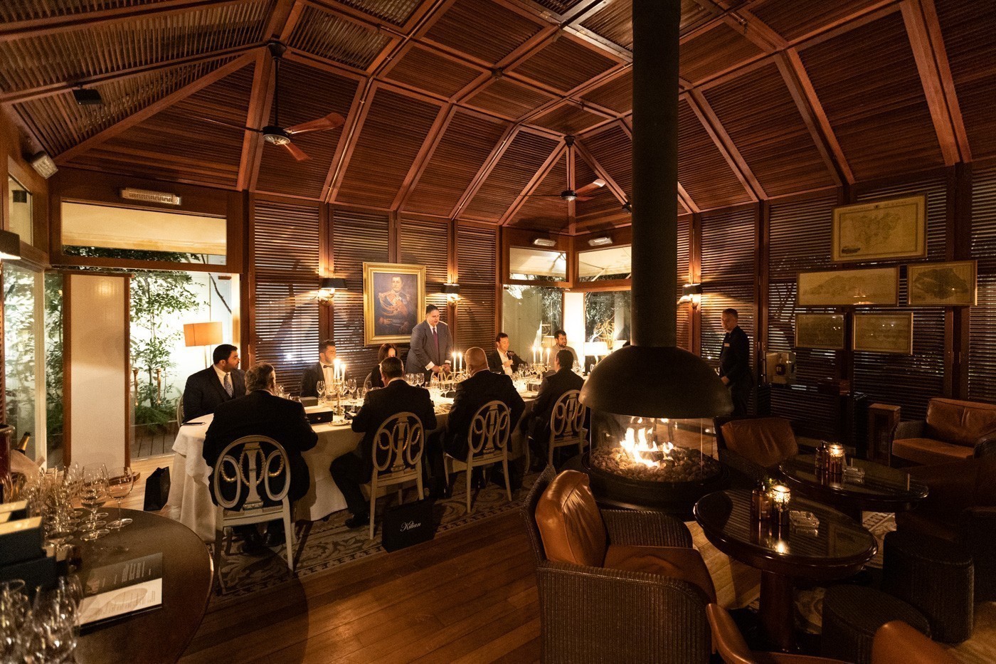 Τι ακριβώς συνέβη σε ένα επικό dinner για 12 μόνο άτομα με τιμή συμμετοχής τα 1.600 ευρώ