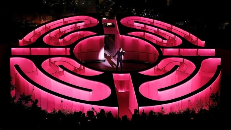 H designer που δημιουργεί τις πιο θεαματικές συναυλίες όλων των εποχών – Η τεχνολογία στην υπηρεσία μιας ιδιοφυΐας