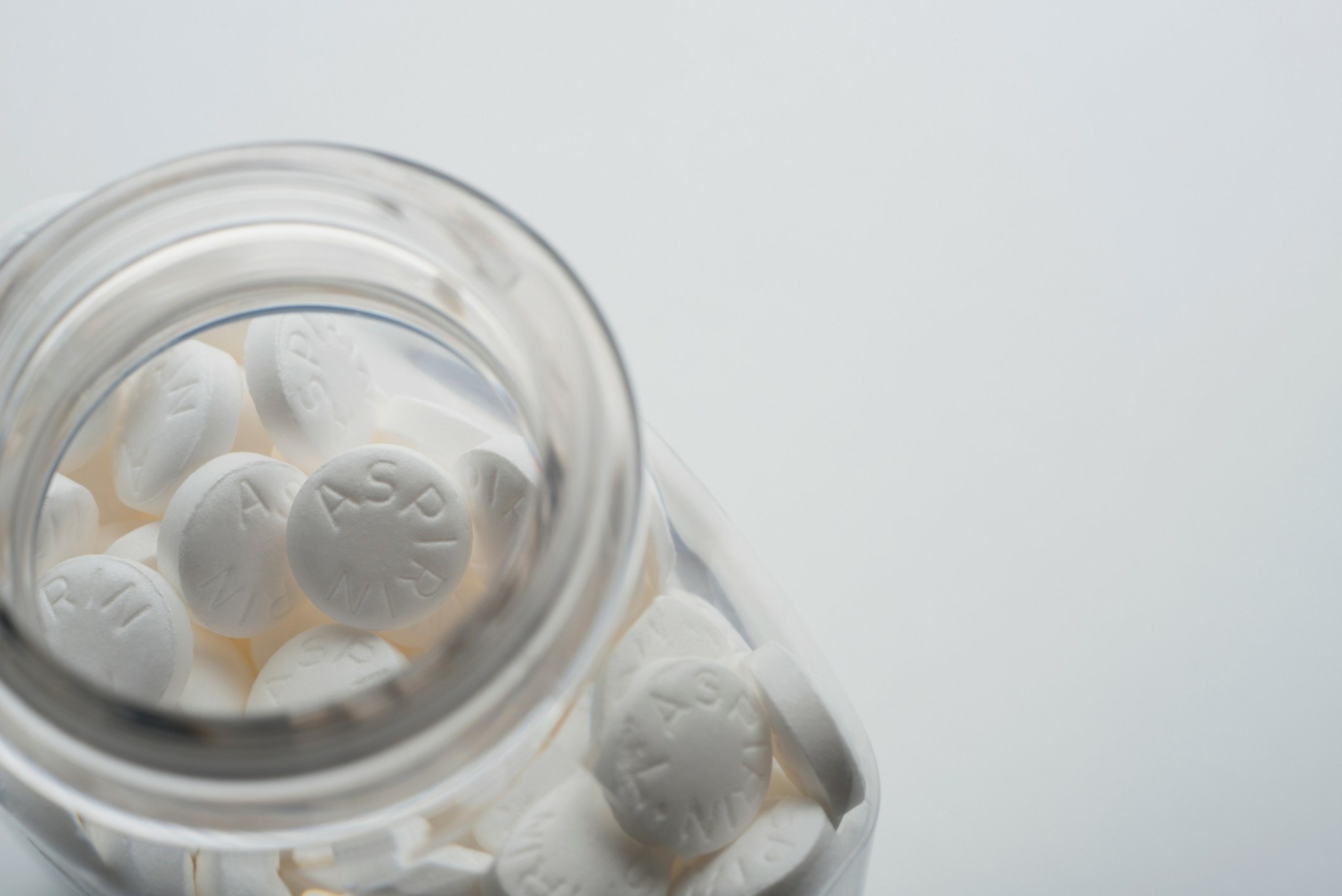Ασπιρίνη: Γιατί η δράση της ξαναμπαίνει στο μικροσκόπιο; – Οφέλη και κίνδυνοι του φαρμάκου των 11 δισεκατομμυρίων δισκίων ετησίως