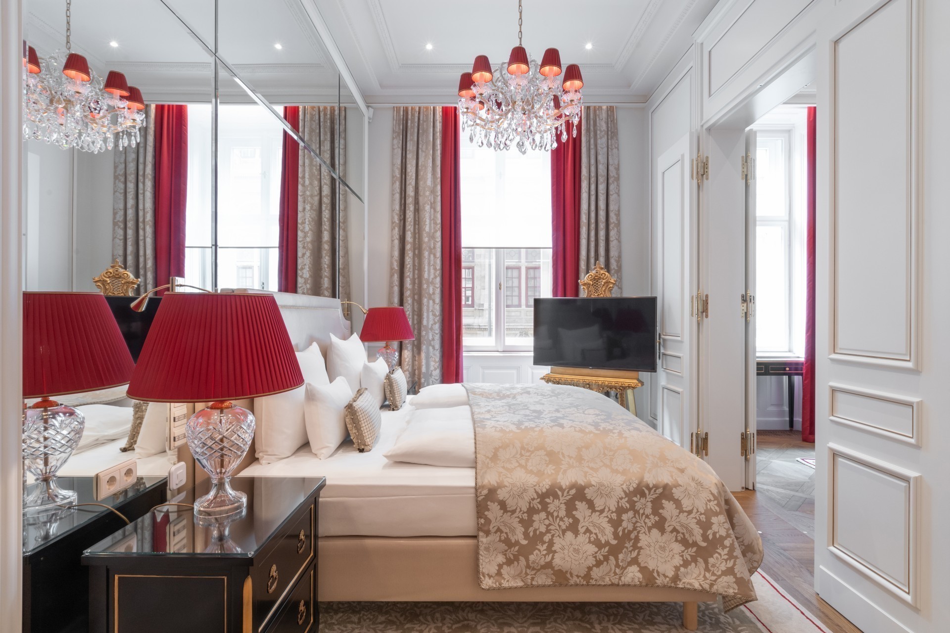 Δωμάτιο με θέα: Η σουίτα Madame Butterfly στο ιστορικό Hotel Sacher – Το αυτοκρατορικό παραμύθι της Βιέννης