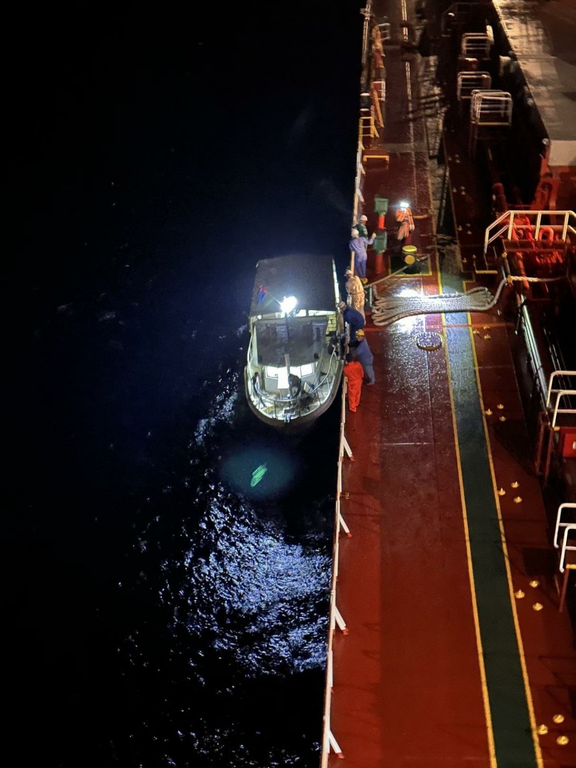 Το MV LEONIDAS της Laskaridis Shipping Co. διέσωσε τρία άτομα ανοιχτά του Μεξικού (pic)
