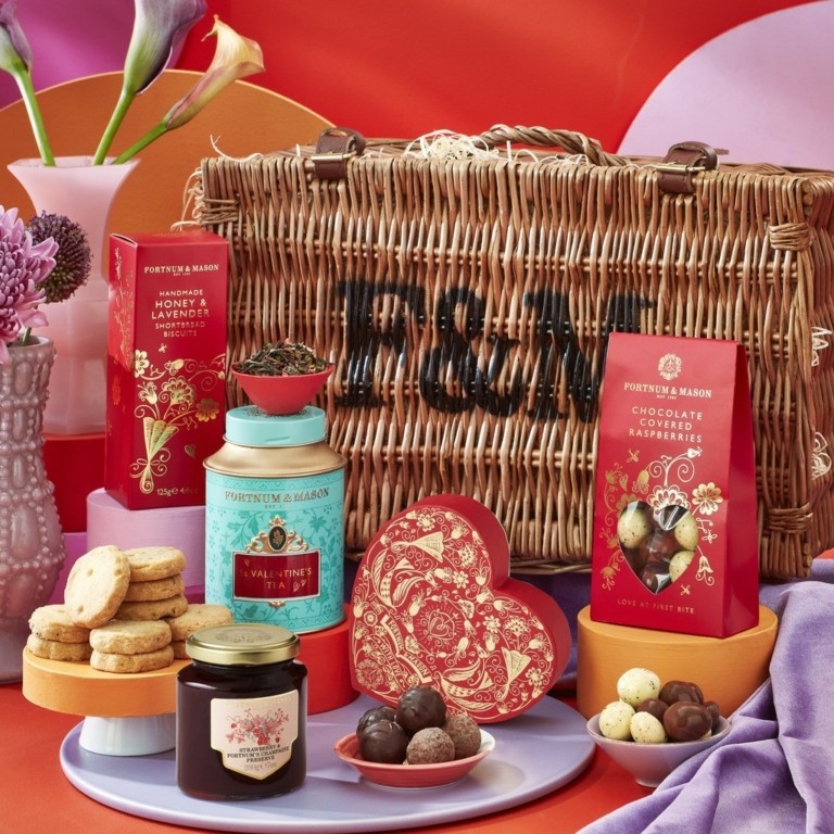 Fortnum & Mason: Μέσα στο θρυλικό ντελικατέσεν πολυτελείας του Λονδίνου με την ιστορία 300 ετών