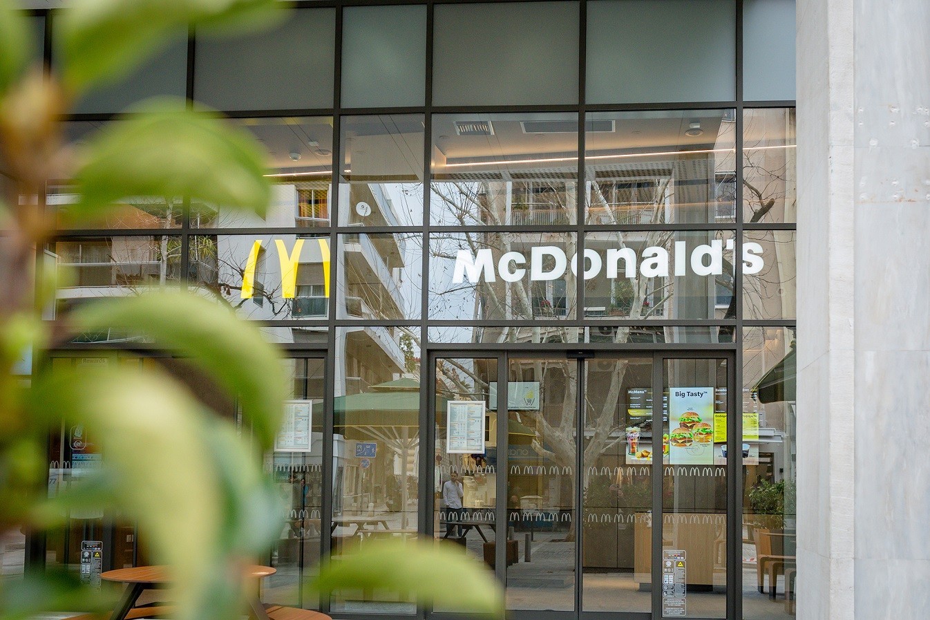 Premier Capital Ελλάς: Συνεχίζει την επέκταση του δικτύου McDonald’s με νέο εστιατόριο στη Διονυσίου Αρεοπαγίτου (pics)