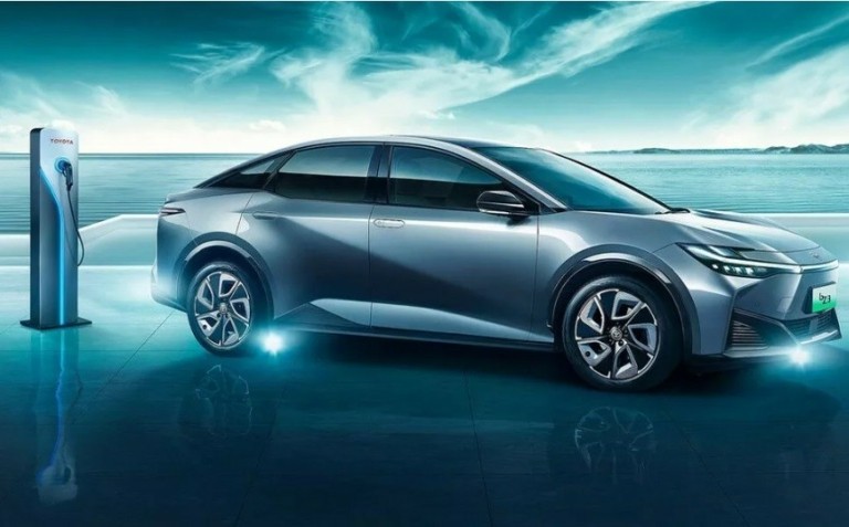 Toyota: Αυτό είναι το ηλεκτρικό αυτοκίνητο που θα κοστίζει 23.000 ευρώ (pics + tweet)