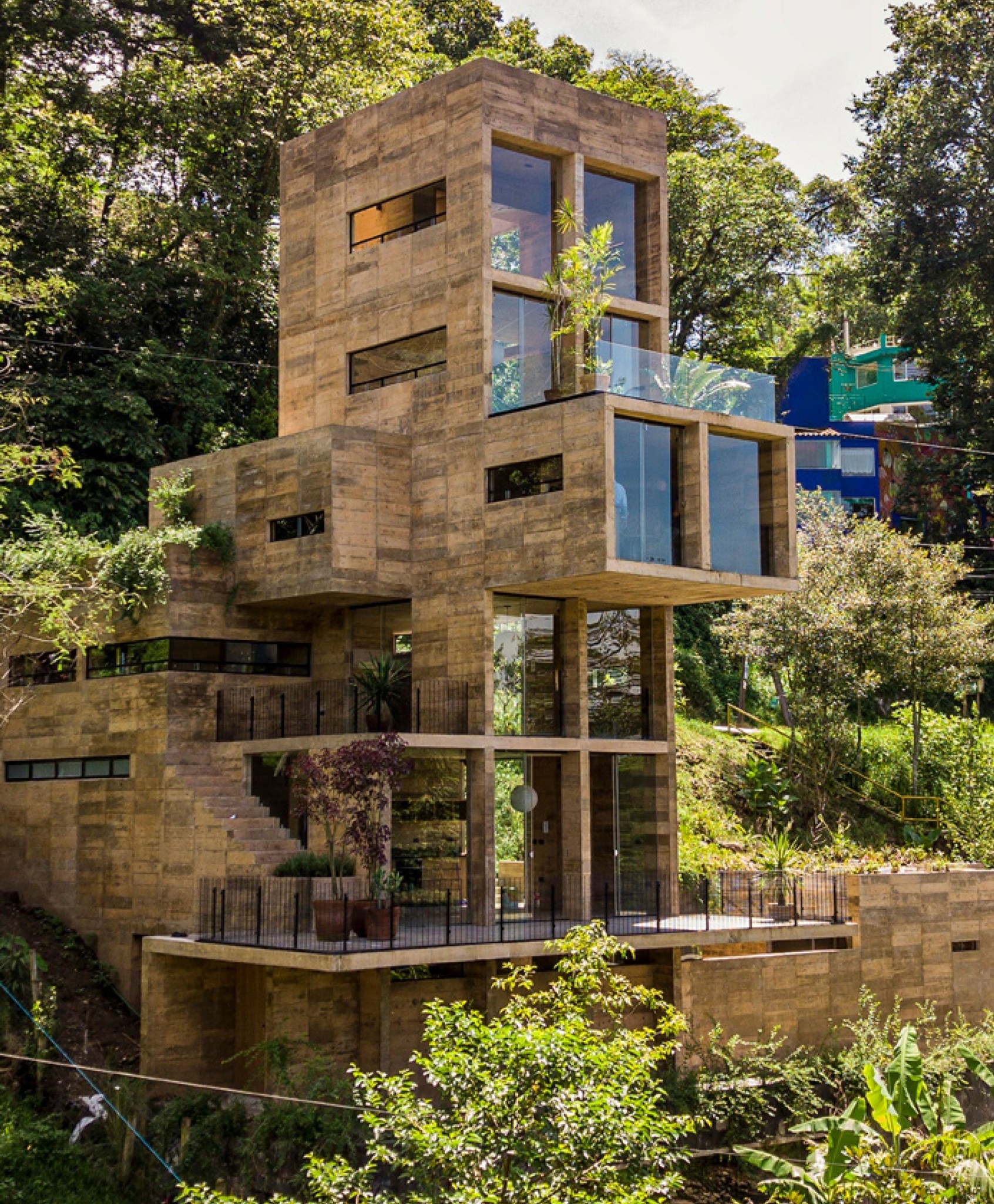 Απίστευτες βραβευμένες κατοικίες μοντέρνας αρχιτεκτονικής στη μέση της ζούγκλας