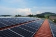 Αυλαία για τα φωτοβολταϊκά στη στέγη με ετήσιο όφελος στους λογαριασμούς έως €3.000