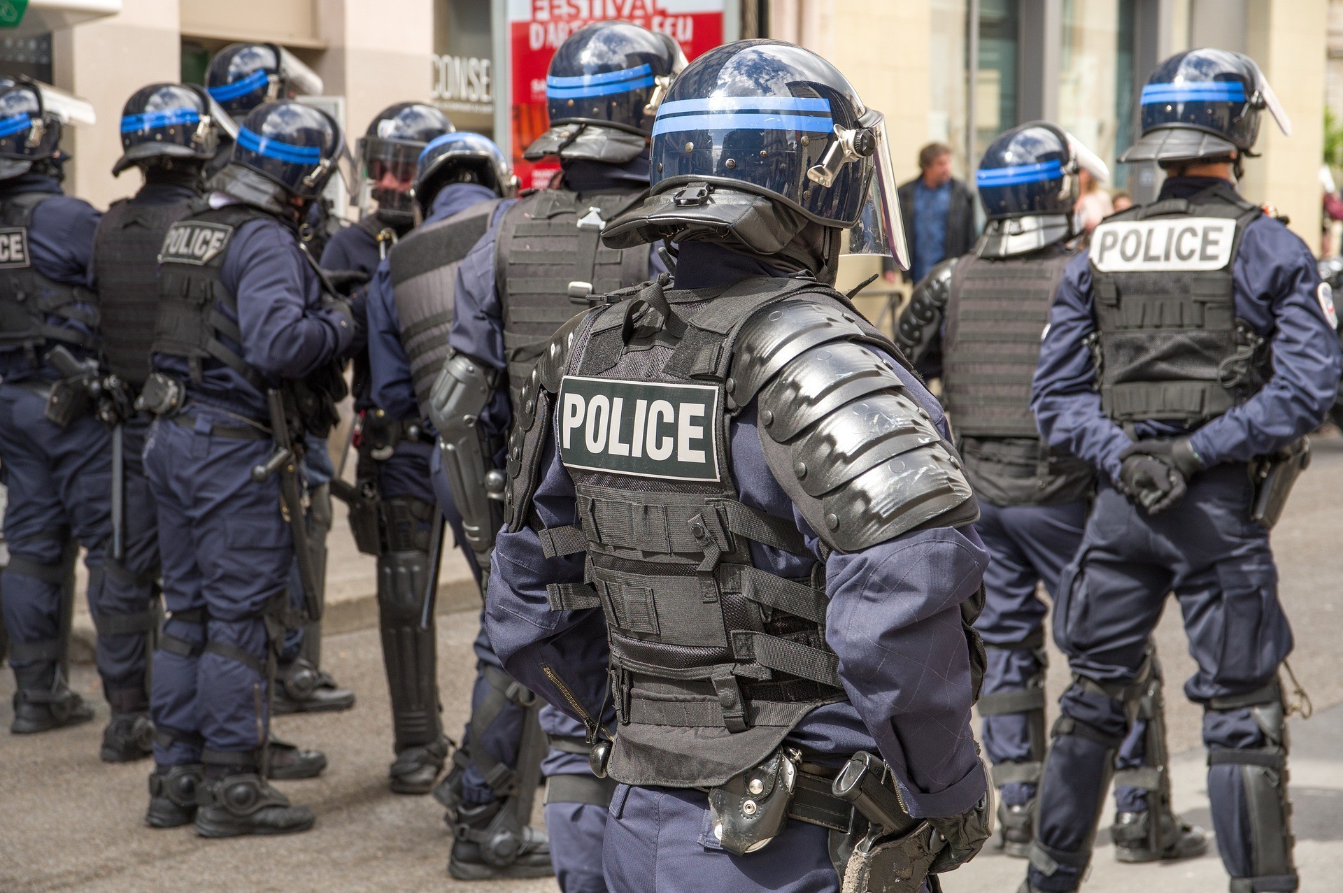 Γαλλία: Μετά το συνταξιοδοτικό, νέες συγκρούσεις διαδηλωτών με την αστυνομία για το νερό (tweets)