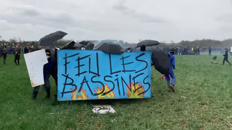 Μετά το χάος στο Παρίσι για το συνταξιοδοτικό σοβαρά επεισόδια και στη γαλλική ύπαιθρο (vid)