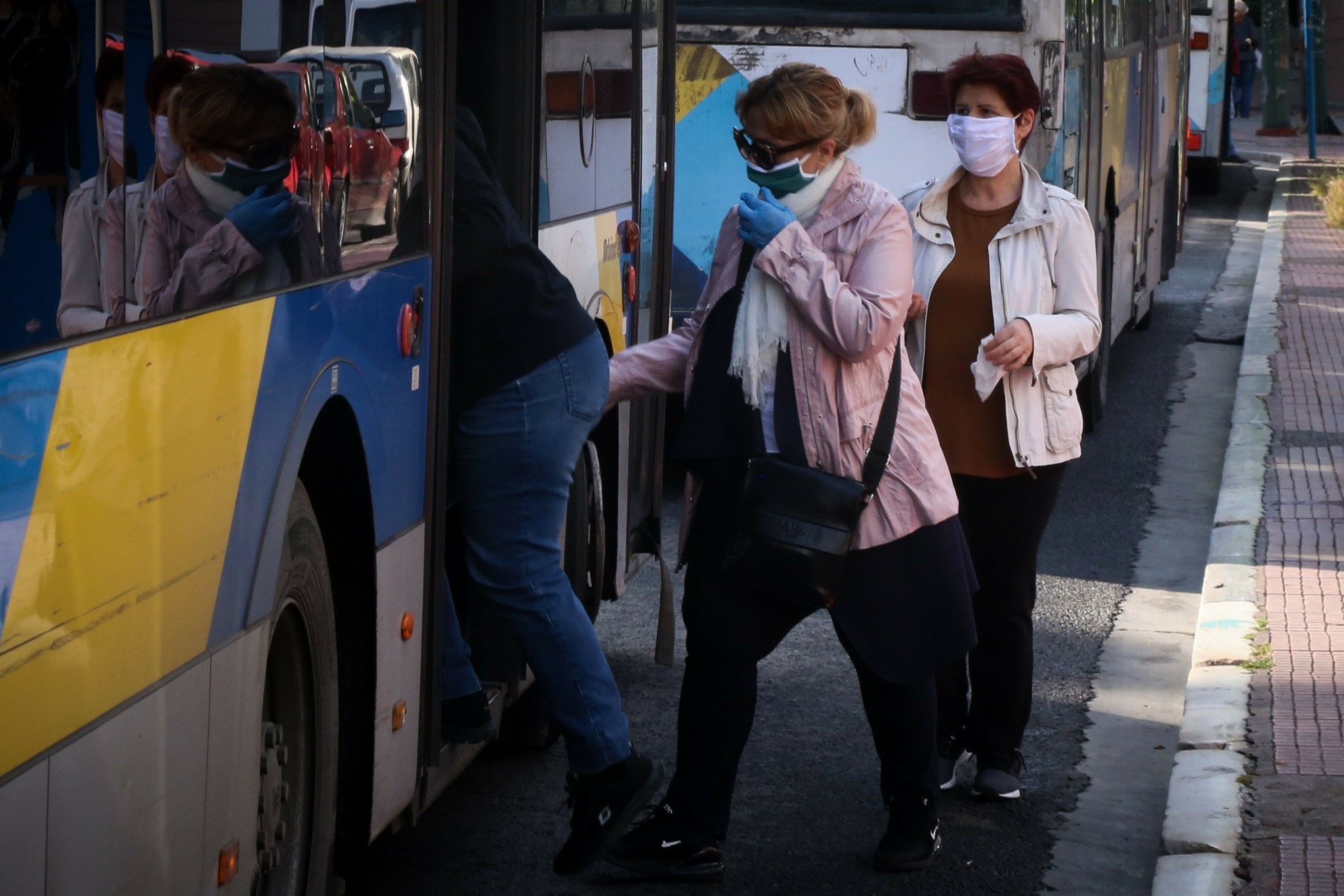 Πότε καταργείται οριστικά η μάσκα στα Μέσα Μαζικής Μεταφοράς