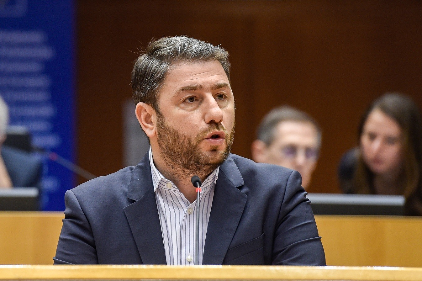 Ανδρουλάκης: Το αναστάσιμο φως ας σημάνει μια πραγματικά νέα αρχή