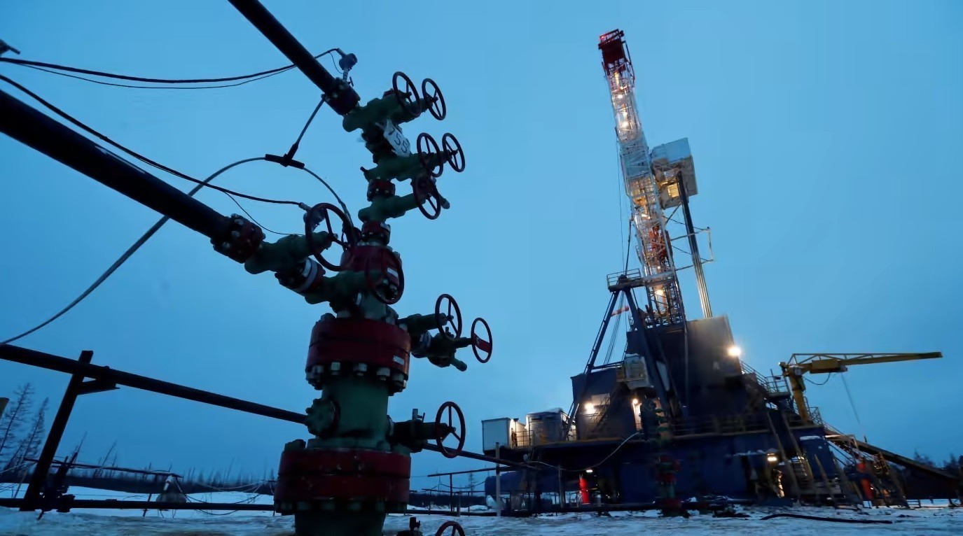 Πετρέλαιο: Ξεπερνά τα $85 η τιμή του Brent – Πώς διαμορφώνονται τα στοιχήματα για τη ζήτηση