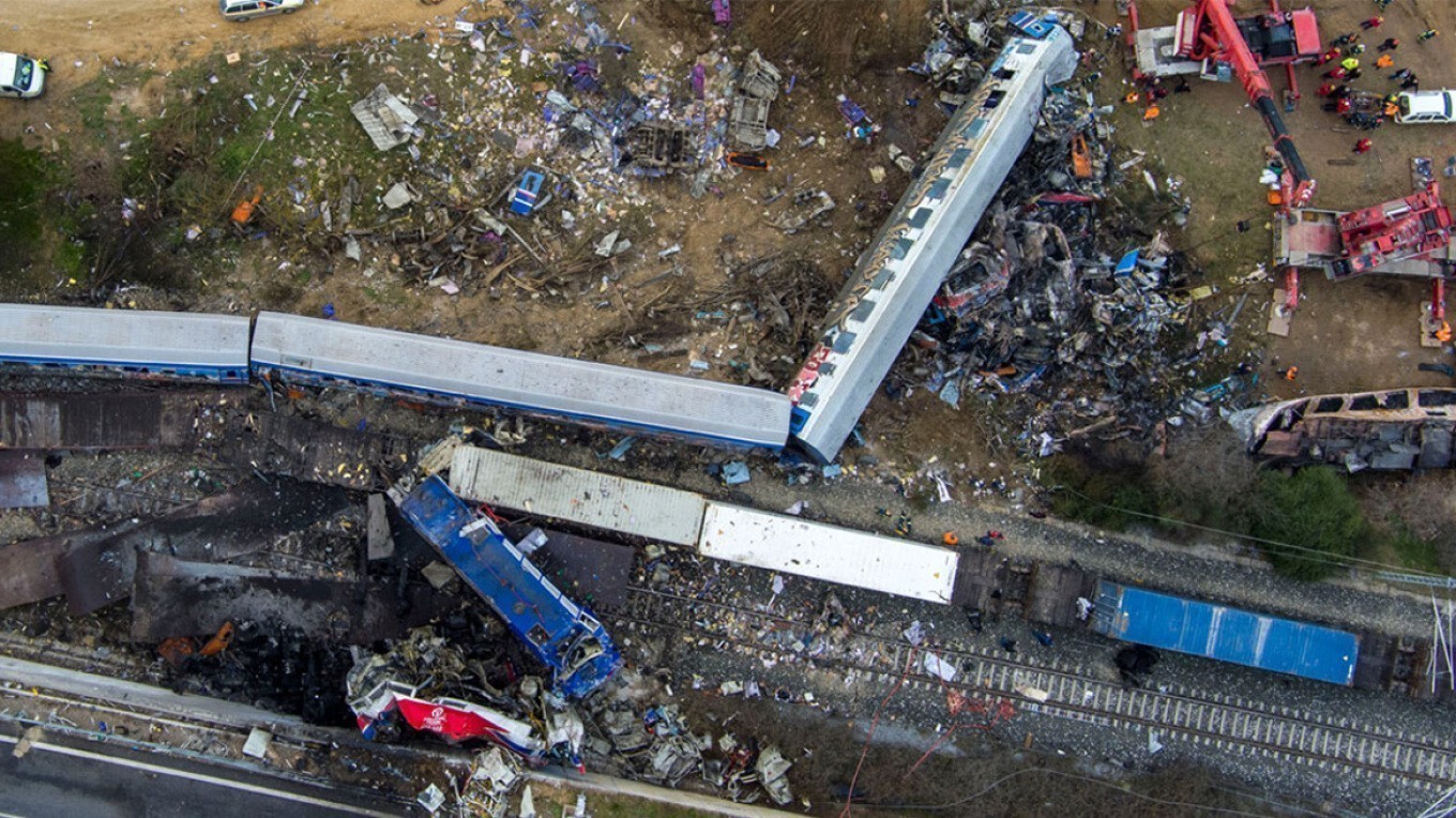 Σύγκρουση τρένων στη Λάρισα: Γιατί ο σταθμάρχης διέκοψε την απολογία του (vids) (upd)