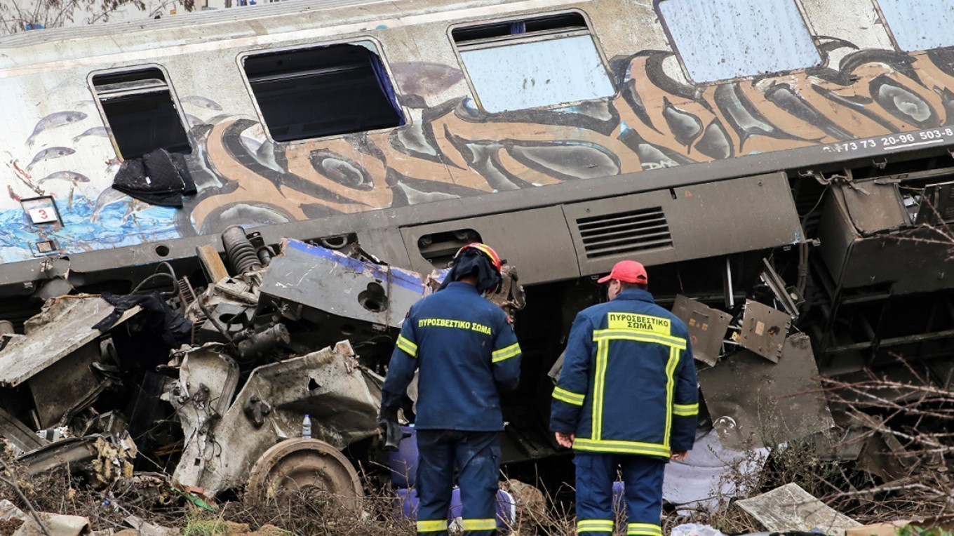Σύγκρουση τρένων στη Λάρισα: Νέα προθεσμία για να απολογηθεί την Κυριακή 5/3 έλαβε ο σταθμάρχης (vids)