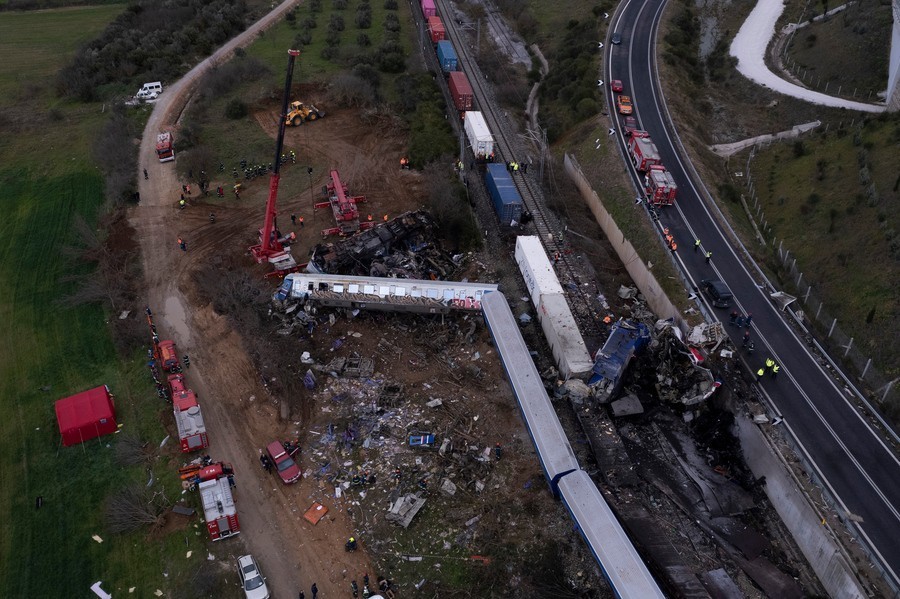 Σύγκρουση τρένων στη Λάρισα: Οι πρώτες ενδείξεις για την εθνική τραγωδία