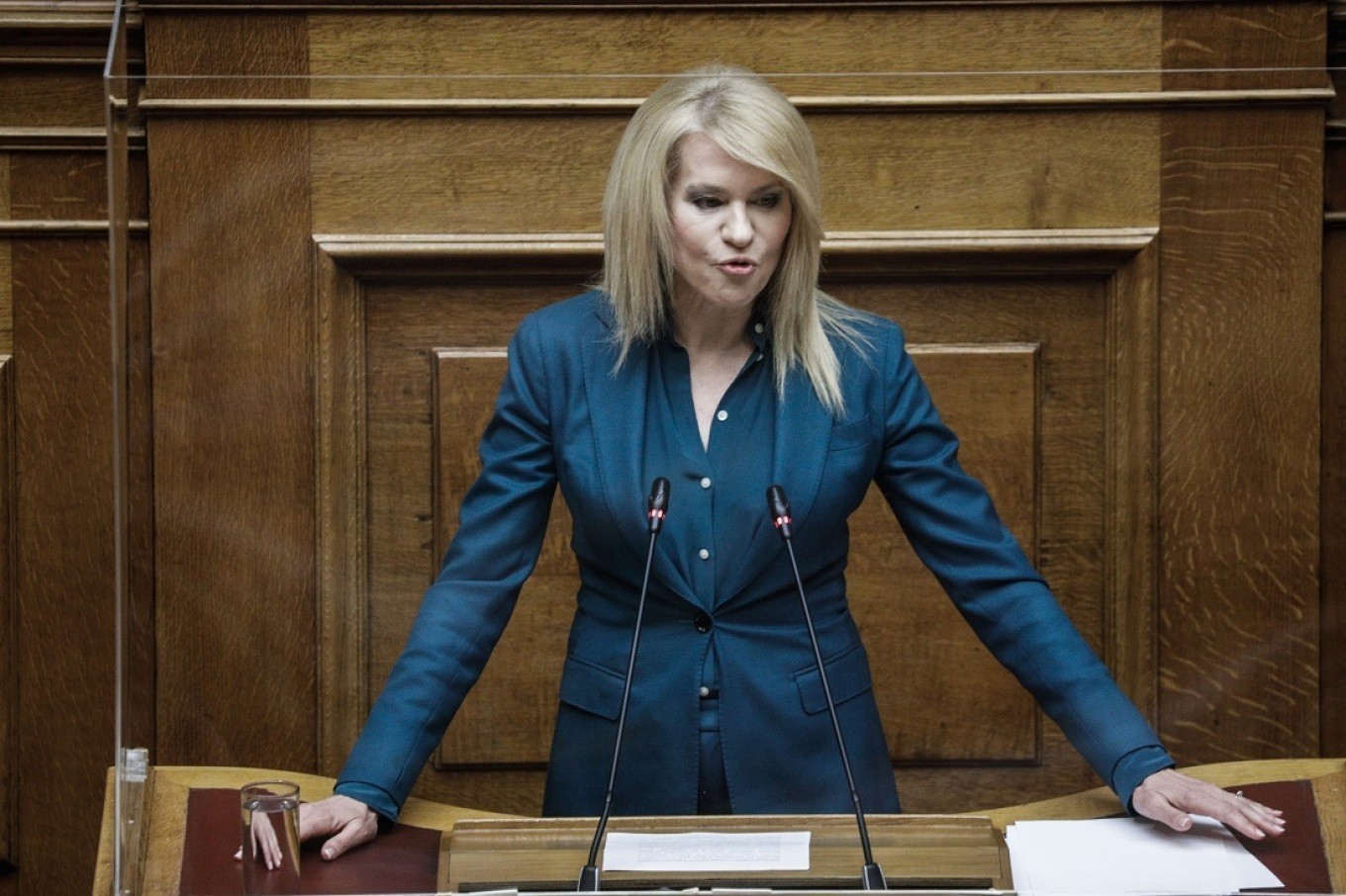 Τζάκρη: Ζητεί πλαφόν 5% κερδοφορίας (!) σε 15 μεγάλες εταιρείες στην ενέργεια, τα διυλιστήρια και τον τραπεζικό τομέα (vid)