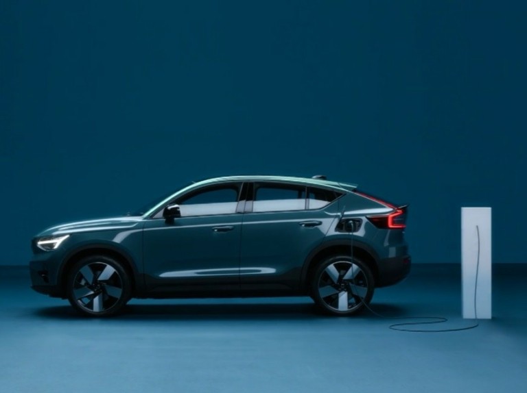 Volvo: Η σειρά Recharge έφερε το 40% στις συνολικές πωλήσεις της εταιρείας (vid)