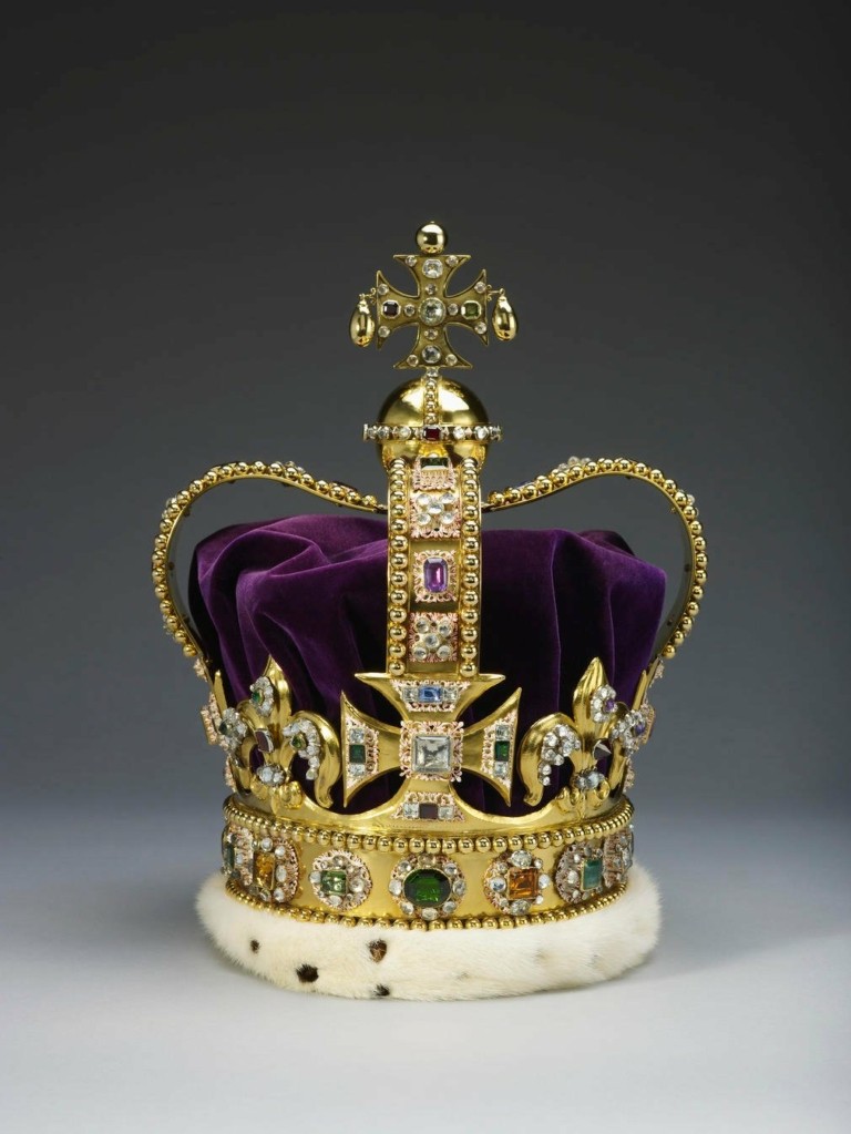 Τα 3 στέμματα, η σφαίρα, το σκήπτρο και το κουτάλι – Τα σύμβολα της στέψης του βασιλιά Καρόλου με τα χιλιάδες διαμάντια