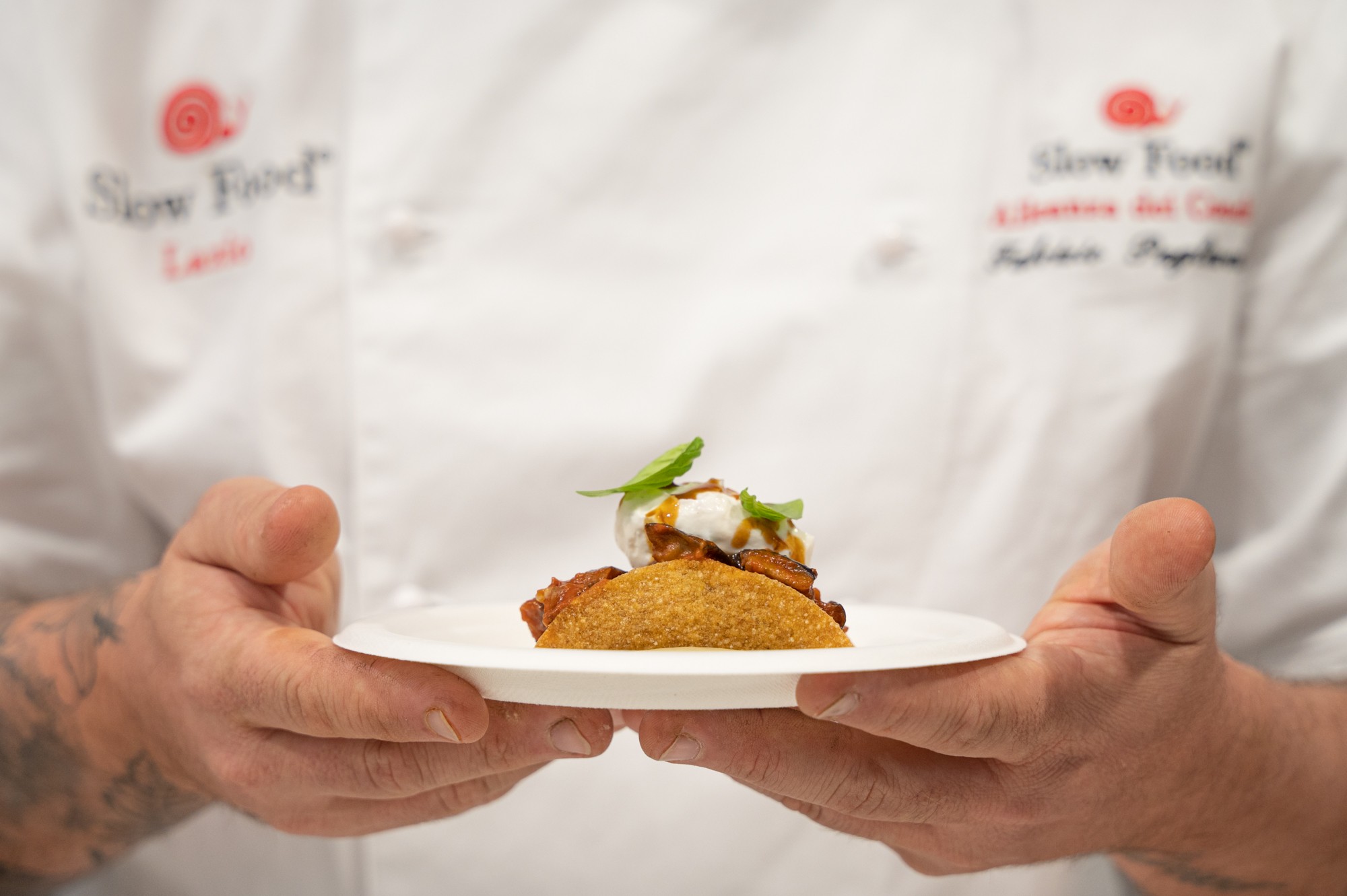 Edward Mukiibi (Slow Food Movement): «Μπορούμε να αλλάξουμε τον κόσμο μέσα από το φαγητό»