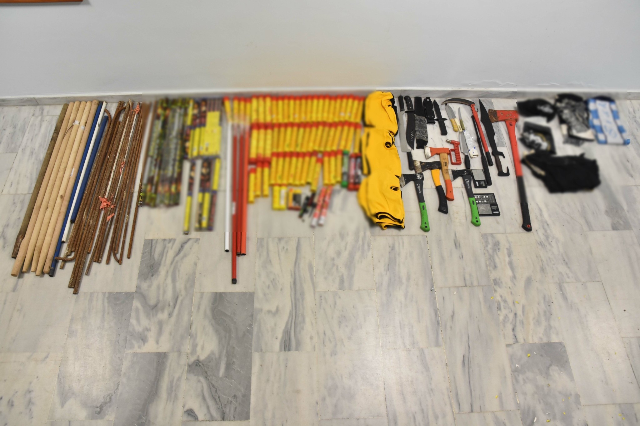 Θεσσαλονίκη: Ένα ολόκληρο «οπλοστάσιο» δίπλα σε λέσχη φιλάθλων εντοπίστηκε από την αστυνομία