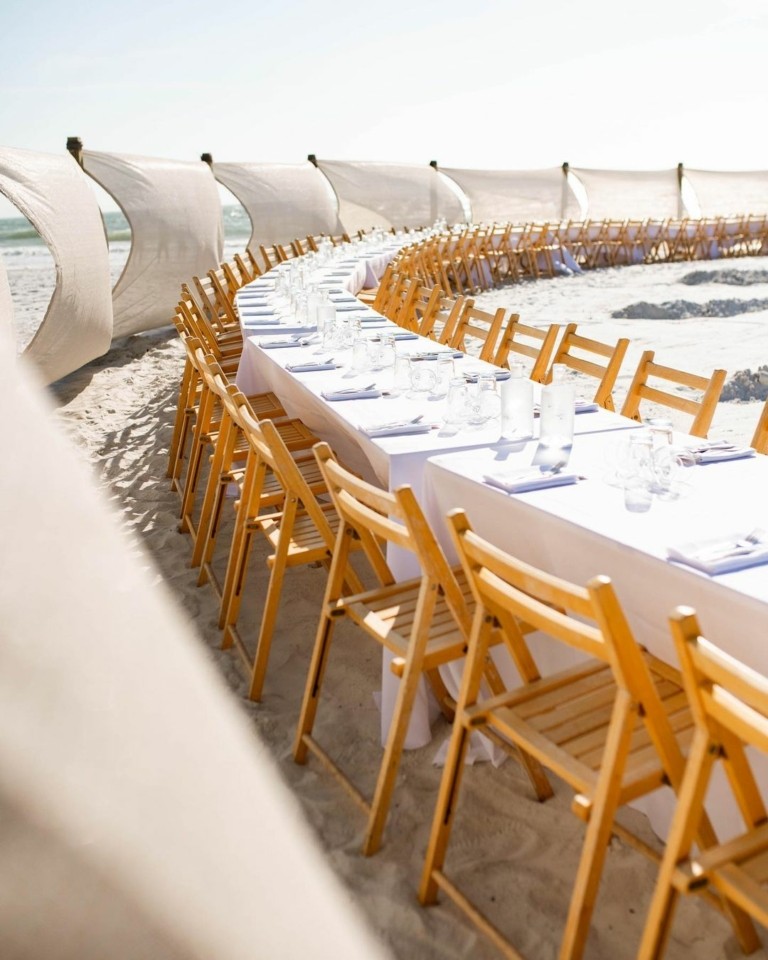 Tο γαστρονομικό καραβάνι που στρώνει τραπέζια σε αμπελώνες, λιβάδια και παραλίες