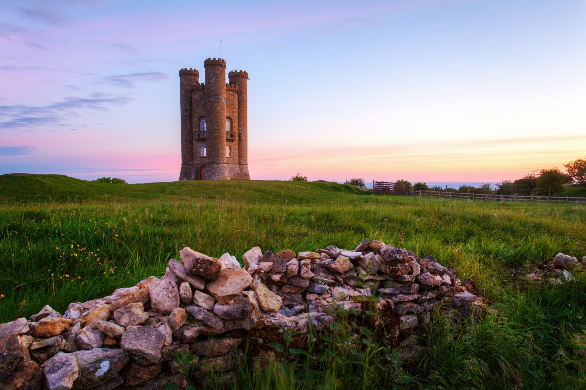 Cotswolds: Τα χωριά των παραμυθιών υπάρχουν – Πανέμορφα σπίτια στα λιβάδια και η ζωή που κυλά αργά, δυόμιση ώρες από το Λονδίνο