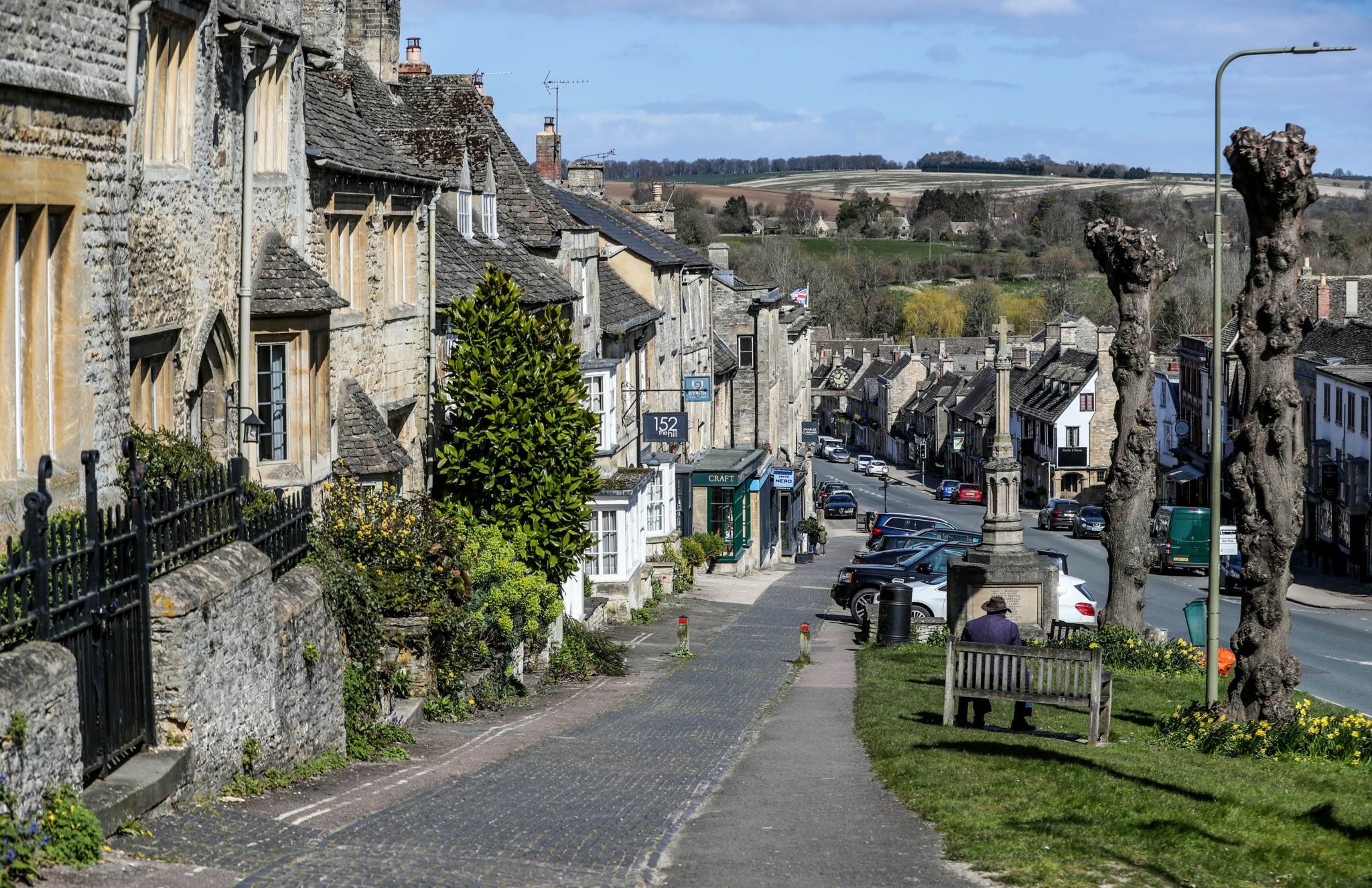 Cotswolds: Τα χωριά των παραμυθιών υπάρχουν – Πανέμορφα σπίτια στα λιβάδια και η ζωή που κυλά αργά, δυόμιση ώρες από το Λονδίνο