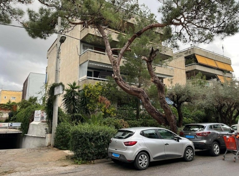 «Καρούζος Gate»: Στο σφυρί νέα ακίνητα στο κέντρο της Γλυφάδας