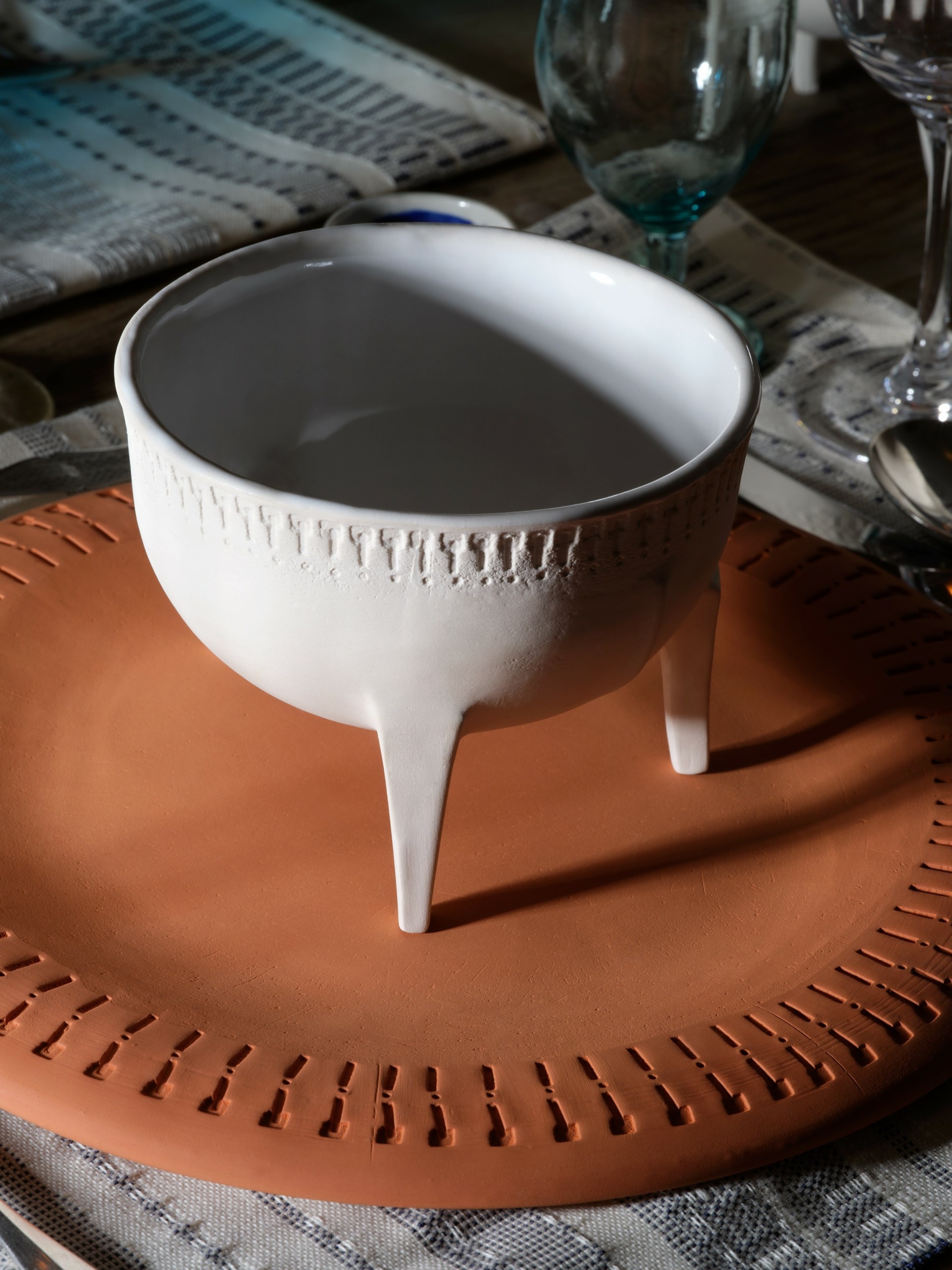 Μια σπάνια σειρά αντικειμένων με την αισθητική και την γεωμετρία της αυθεντικά ελληνικής χειροποίητης Τέχνης