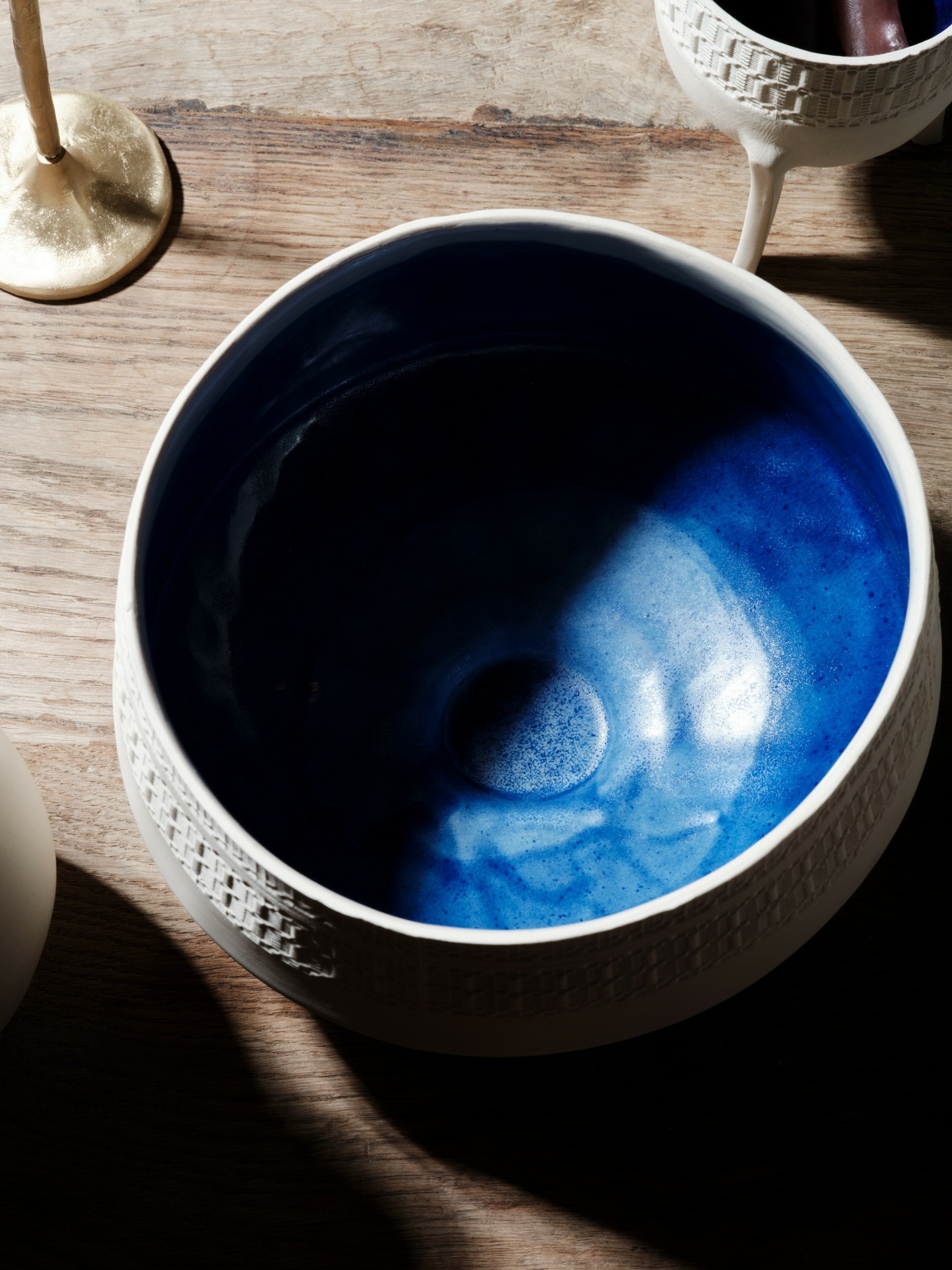 Μια σπάνια σειρά αντικειμένων με την αισθητική και την γεωμετρία της αυθεντικά ελληνικής χειροποίητης Τέχνης