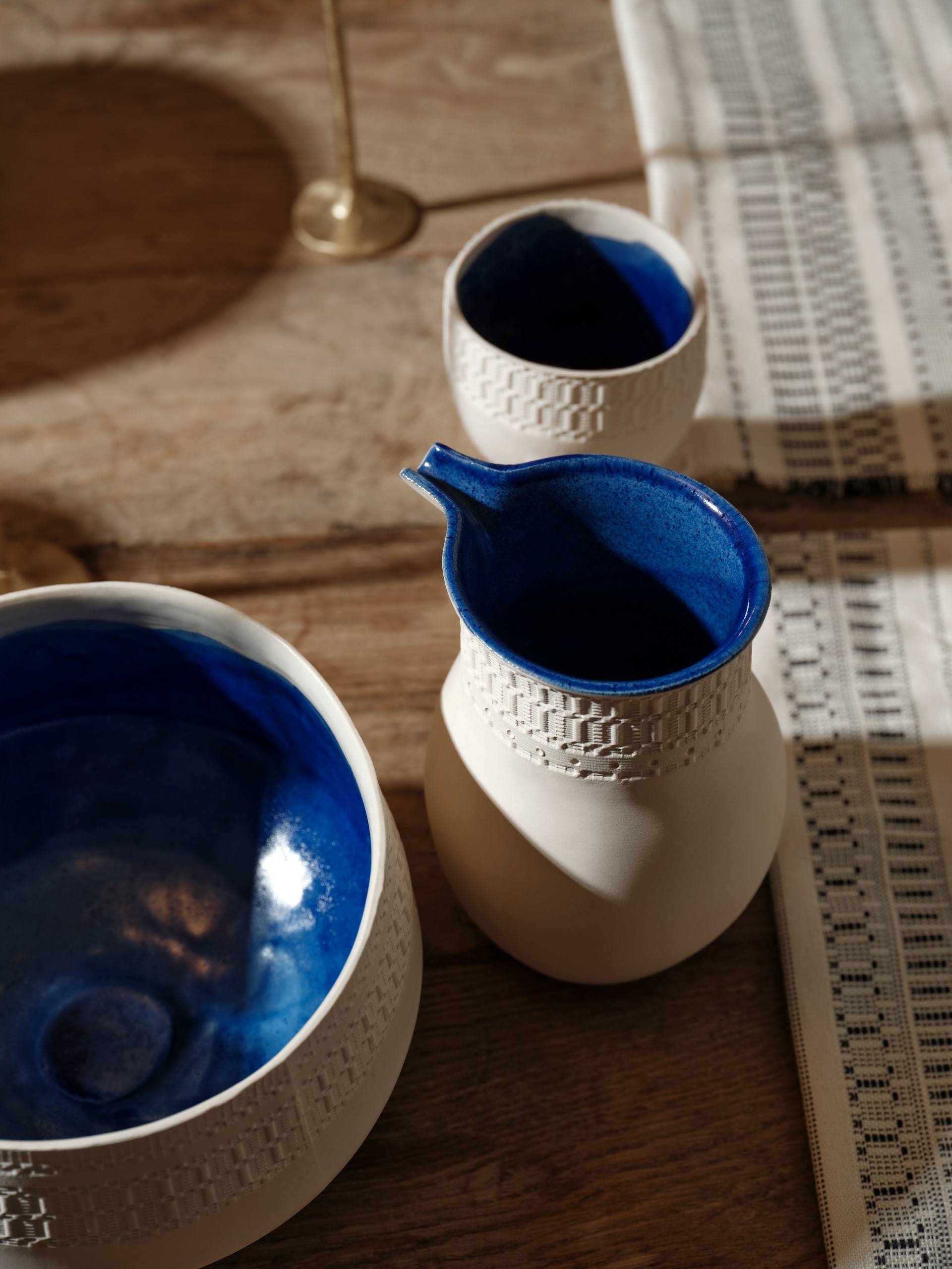 Μια σπάνια σειρά αντικειμένων με την αισθητική και την γεωμετρία της αυθεντικά ελληνικής χειροποίητης Τέχνης