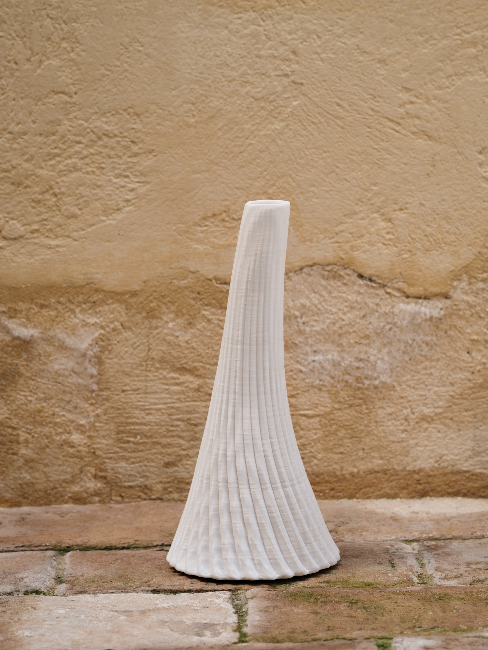 Μια σπάνια σειρά αντικειμένων με την αισθητική και την γεωμετρία της αυθεντικά ελληνικής χειροποίητης Τέχνης