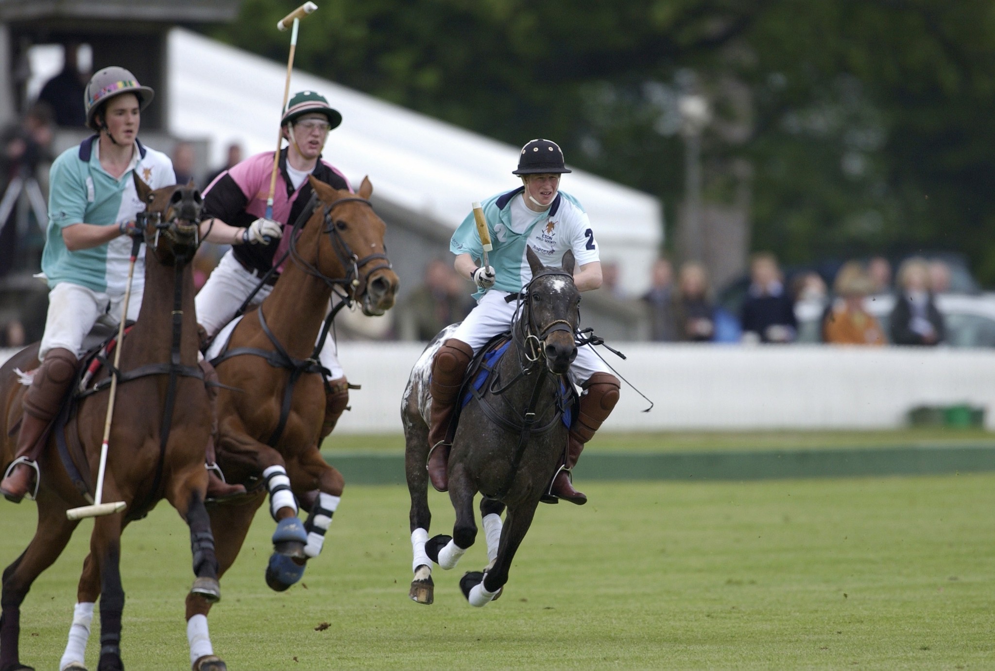 Το Eton αρχίζει να δέχεται και μαθήτριες – Η διαδικασία εισαγωγής στο διάσημο σχολείο αρρένων με τα δίδακτρα των 50.000 ευρώ